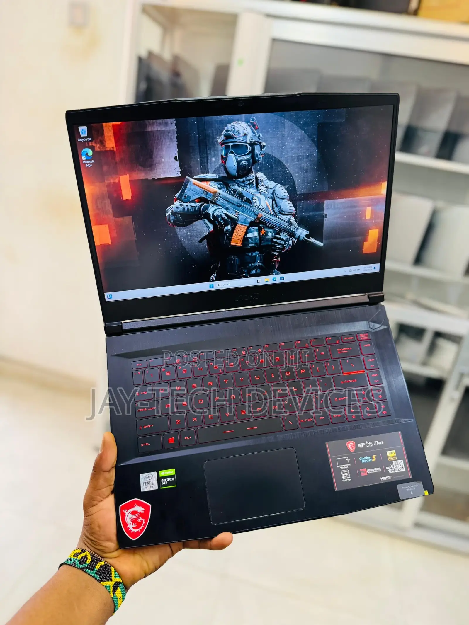 Laptop MSI GF65 Thin 10UE 32GB Intel Core i7 SSHD (Hybrid) 512GB
