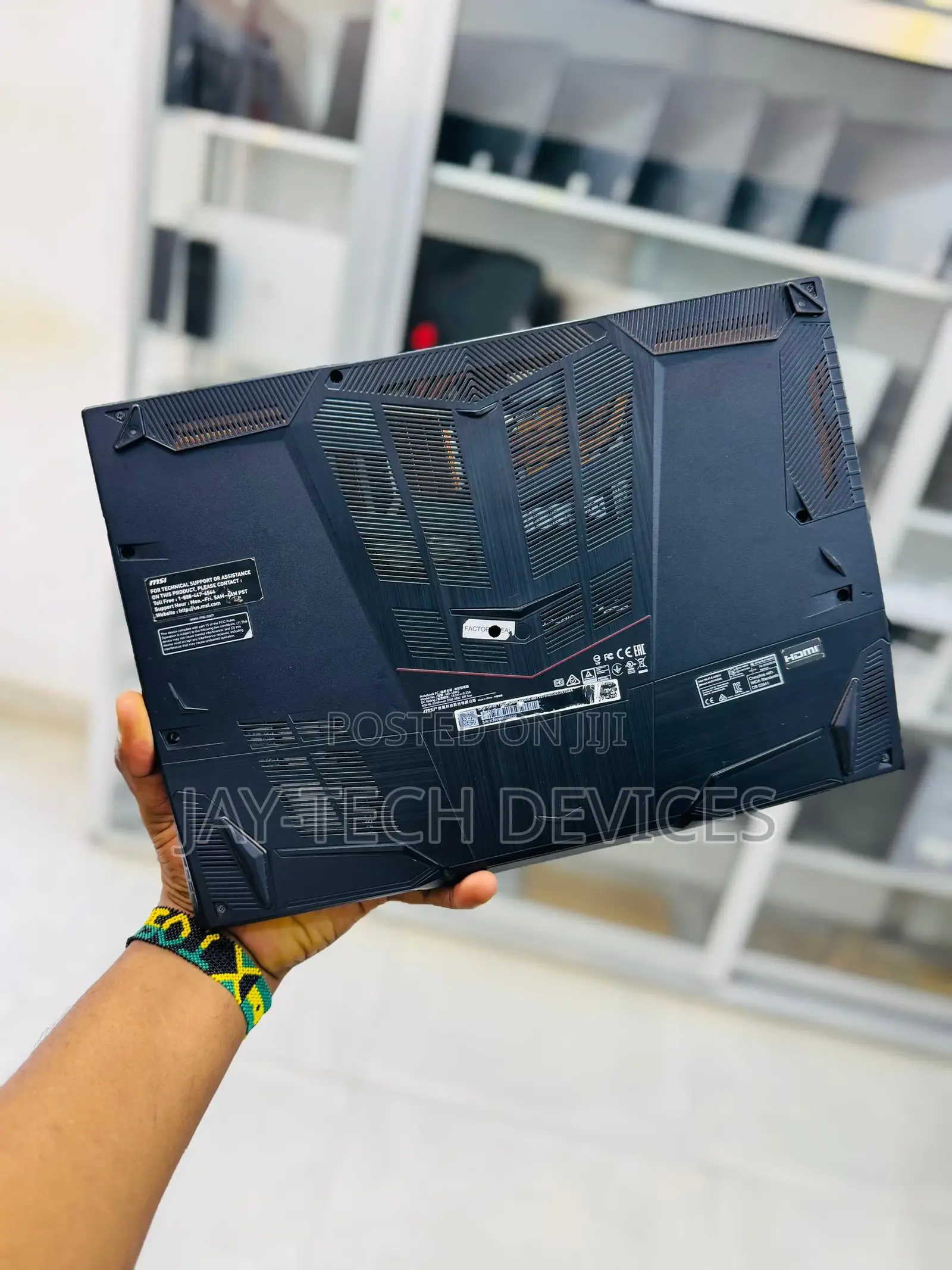 Laptop MSI GF65 Thin 10UE 32GB Intel Core i7 SSHD (Hybrid) 512GB