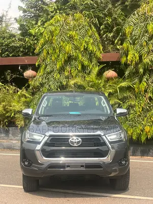 Toyota Hilux 2025 Gray