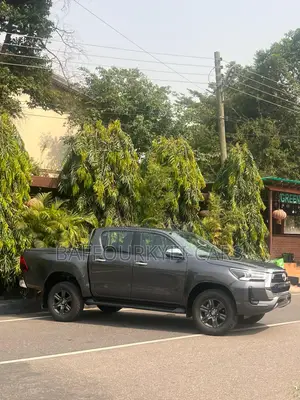Toyota Hilux 2025 Gray