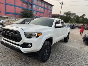 Toyota Tacoma 2024 White
