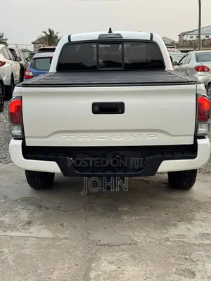 Toyota Tacoma 2024 White