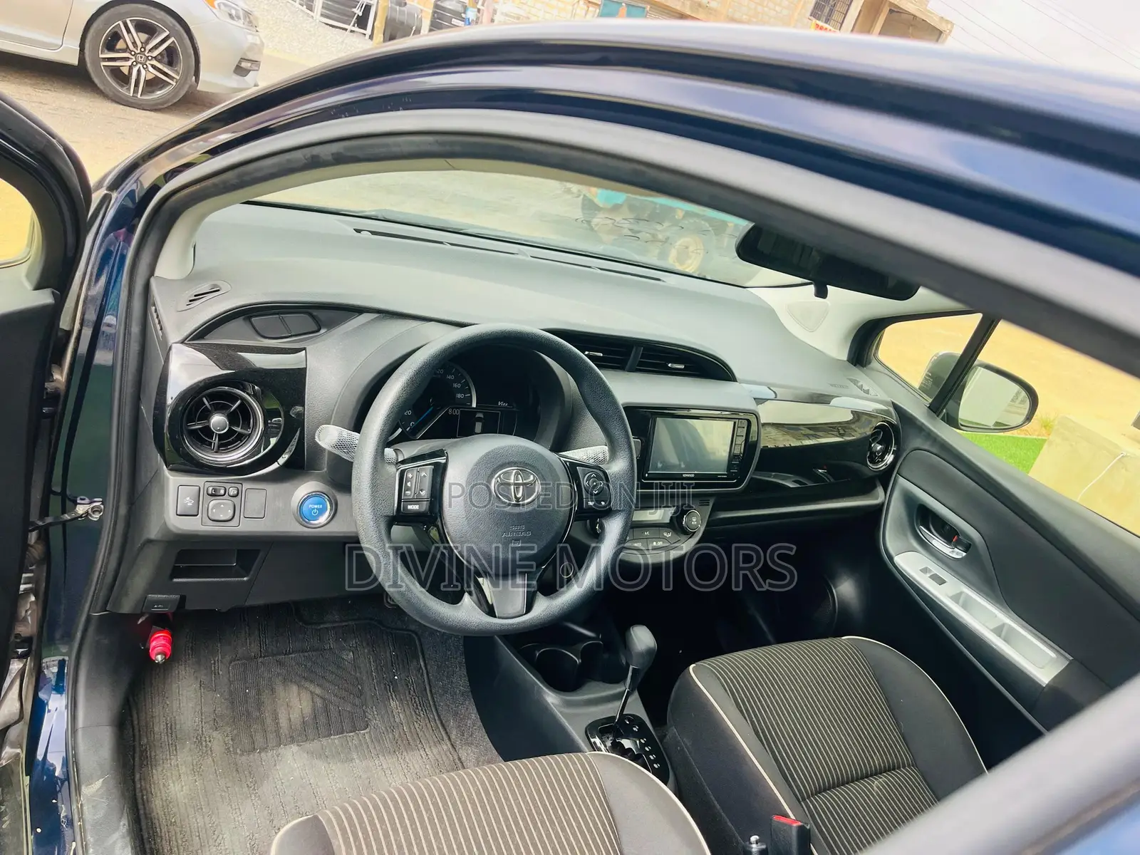 Toyota Vitz 1.5 FWD Hybrid 5dr 2017 Blue