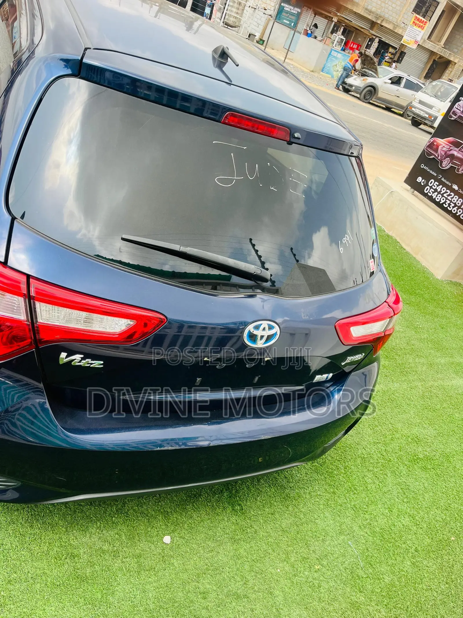 Toyota Vitz 1.5 FWD Hybrid 5dr 2017 Blue