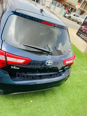 Toyota Vitz 1.5 FWD Hybrid 5dr 2017 Blue