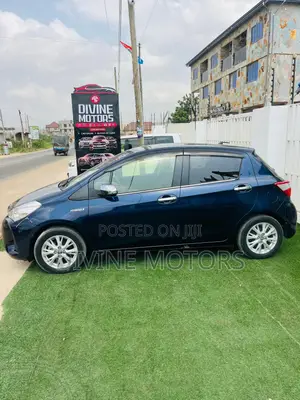 Toyota Vitz 1.5 FWD Hybrid 5dr 2017 Blue