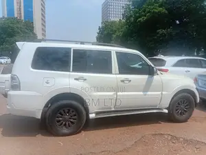 Mitsubishi Pajero 2010 White