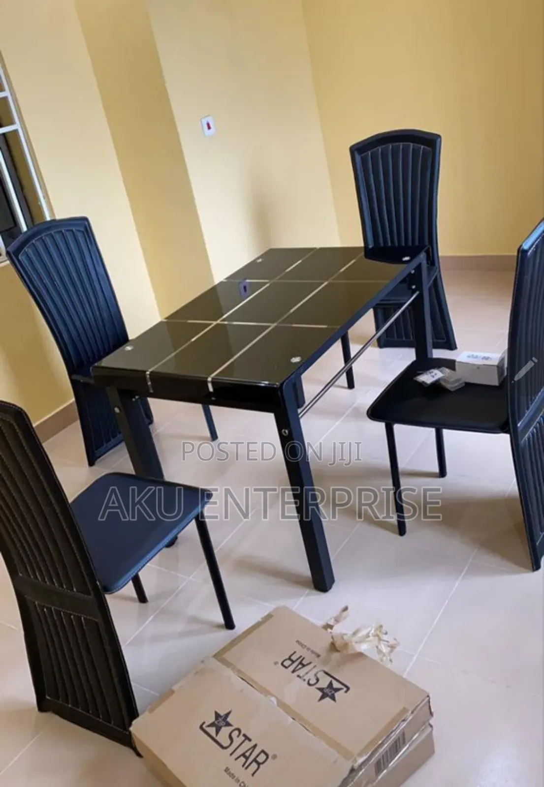 Dinning Table With 4 Chairs