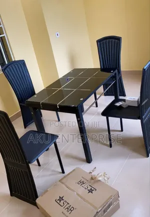 Dinning Table With 4 Chairs