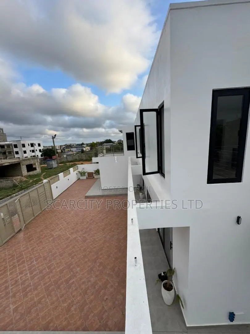 Furnished 4bdrm House in Nmai-Dzorn for sale