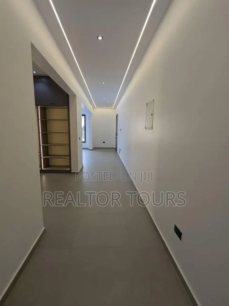 4bdrm Townhouse / Terrace in Cantonments for rent