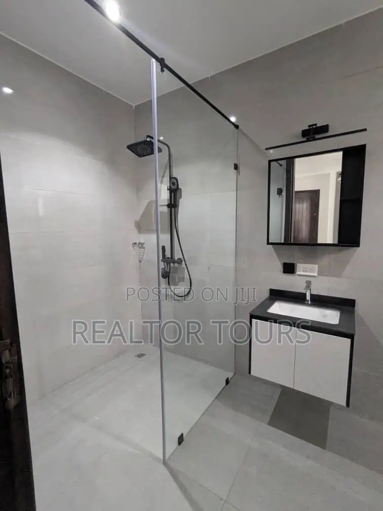 4bdrm Townhouse / Terrace in Cantonments for rent