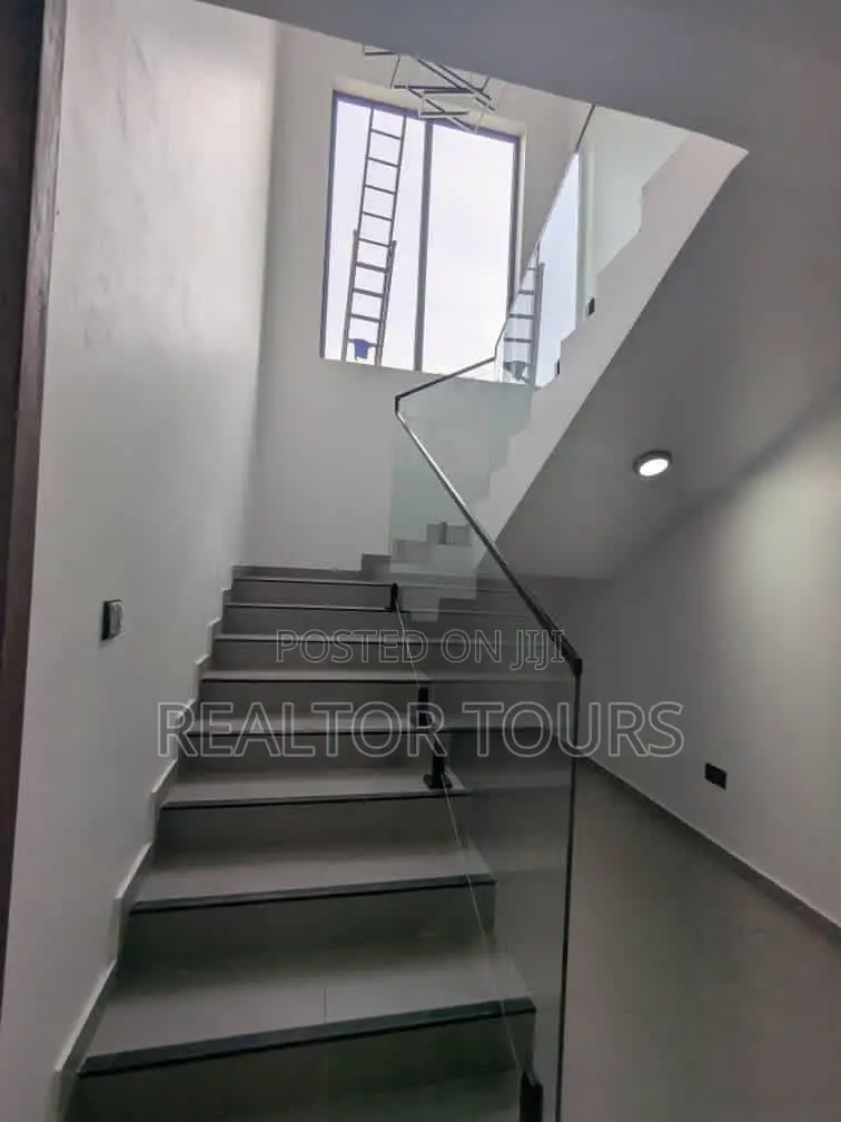 4bdrm Townhouse / Terrace in Cantonments for rent