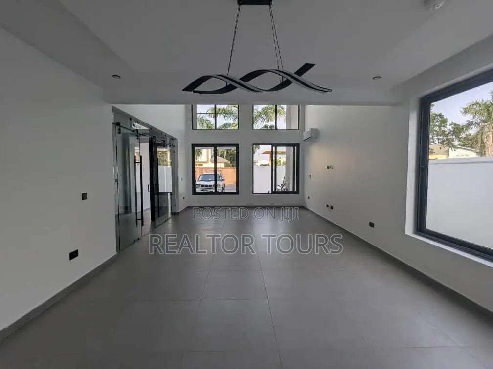 4bdrm Townhouse / Terrace in Cantonments for rent