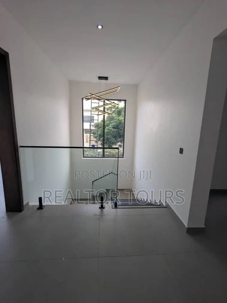 4bdrm Townhouse / Terrace in Cantonments for rent