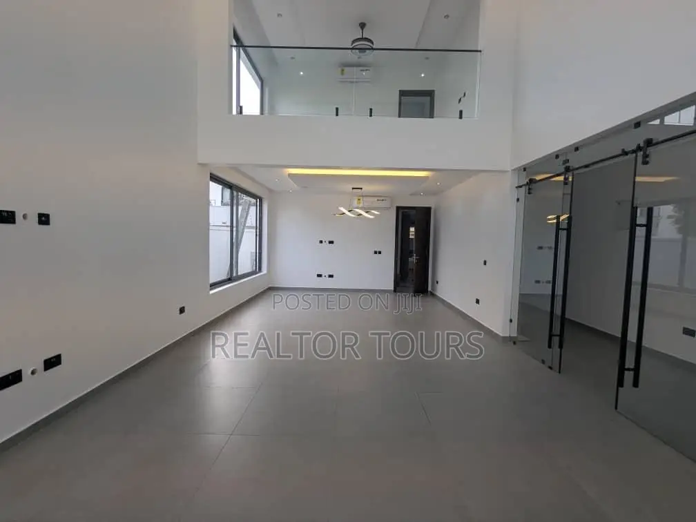4bdrm Townhouse / Terrace in Cantonments for rent