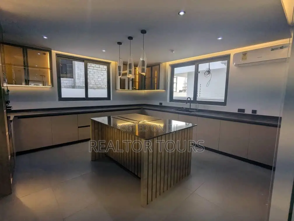 4bdrm Townhouse / Terrace in Cantonments for rent