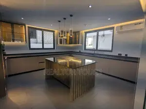 4bdrm Townhouse / Terrace in Cantonments for rent