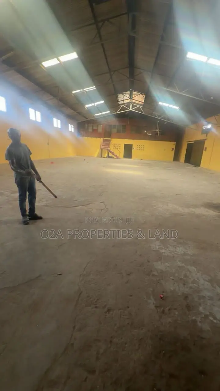 Executive Warehouse for Rent at Circle