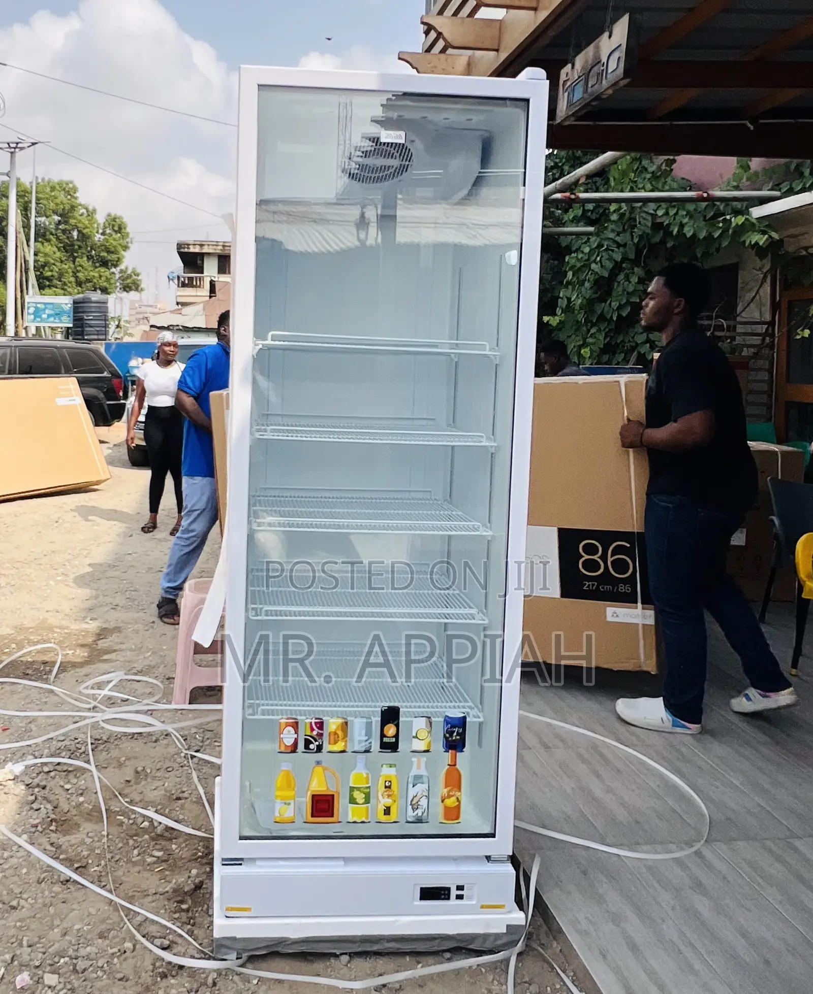 Unique Design Zara-600dfg Single Door Electric Display Fridge(591l).
