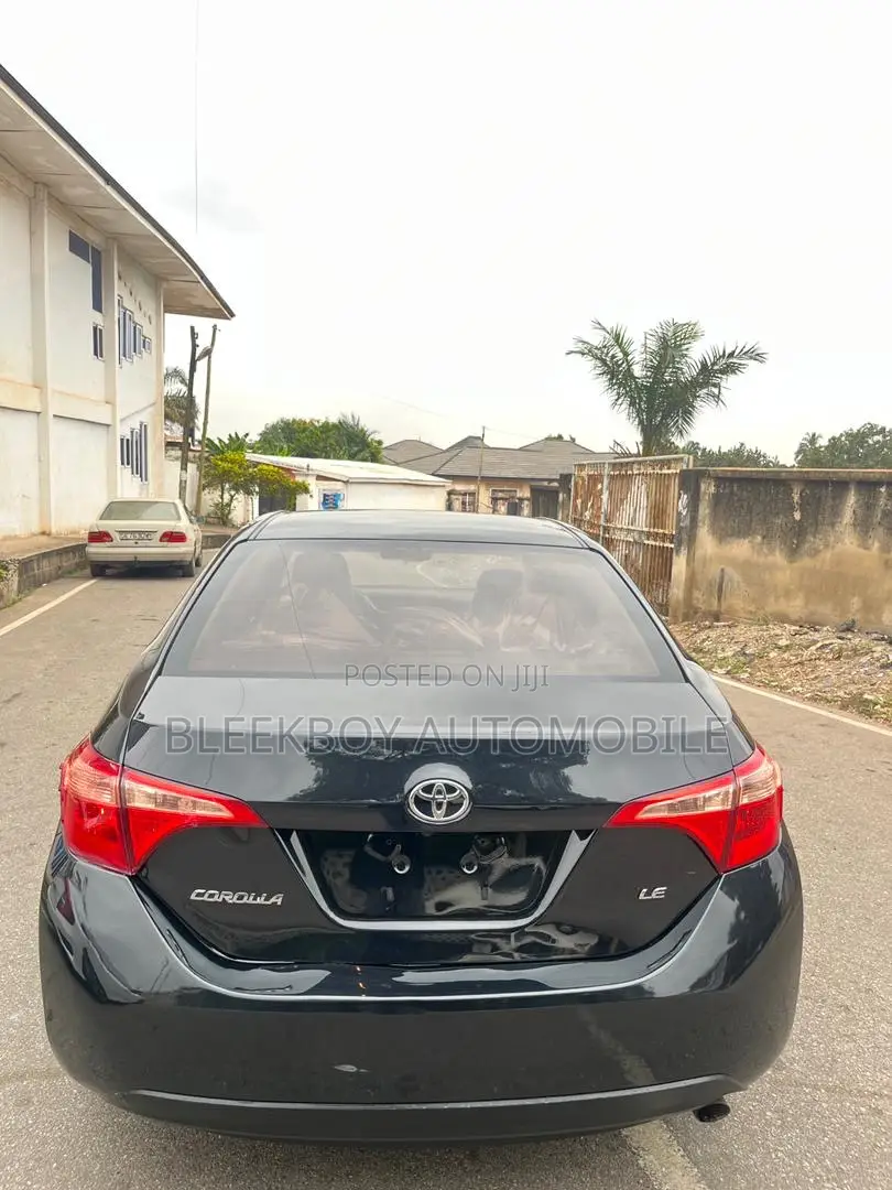 Toyota Corolla LE Eco (1.8L 4cyl 2A) 2018 Black