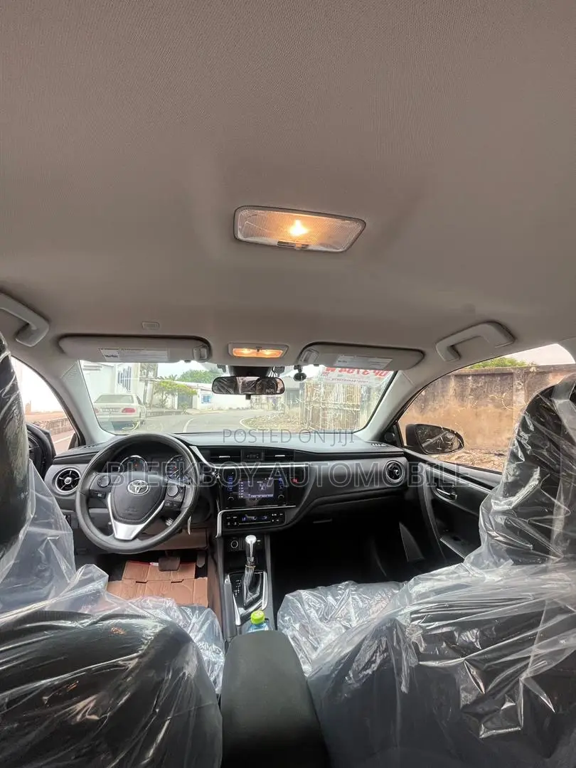 Toyota Corolla LE Eco (1.8L 4cyl 2A) 2018 Black