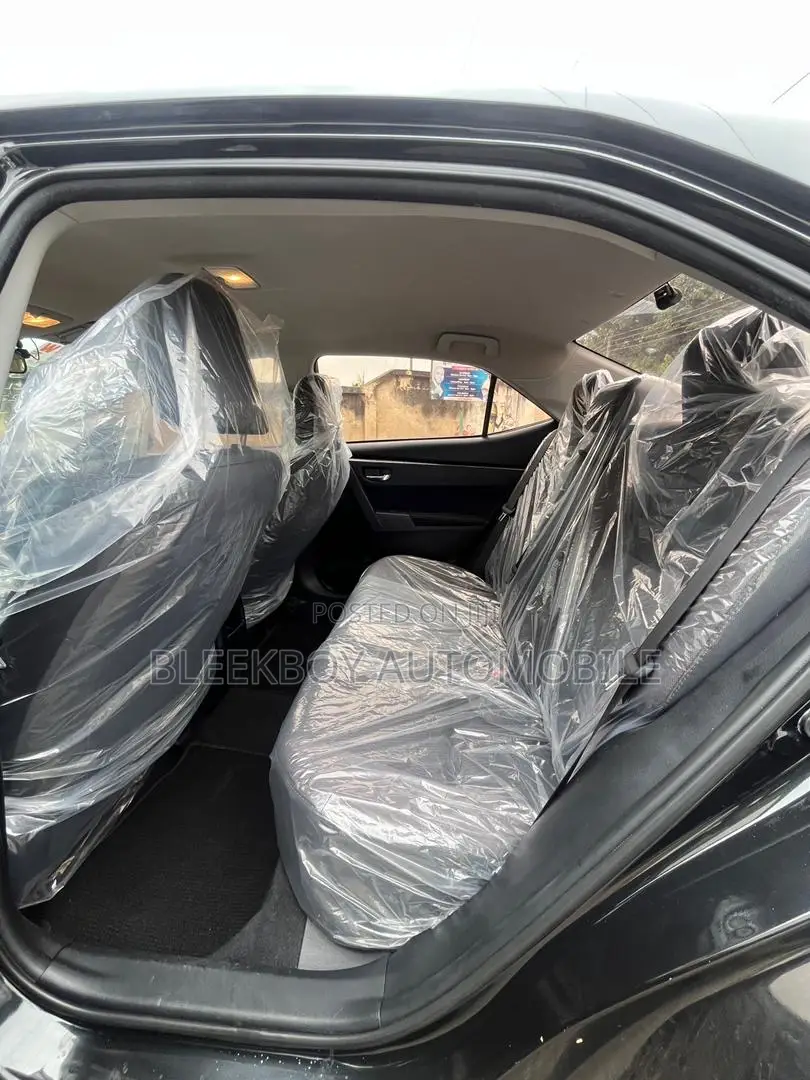 Toyota Corolla LE Eco (1.8L 4cyl 2A) 2018 Black