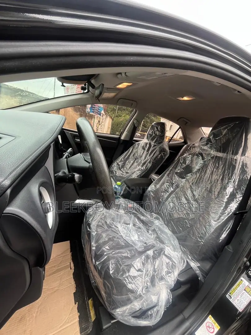 Toyota Corolla LE Eco (1.8L 4cyl 2A) 2018 Black