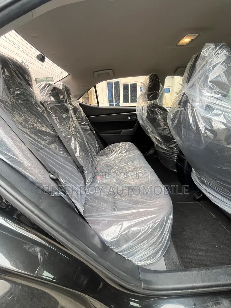 Toyota Corolla LE Eco (1.8L 4cyl 2A) 2018 Black