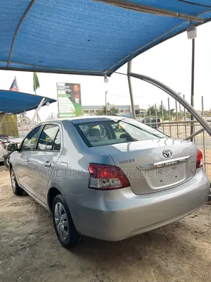 Toyota Belta 2010 Silver