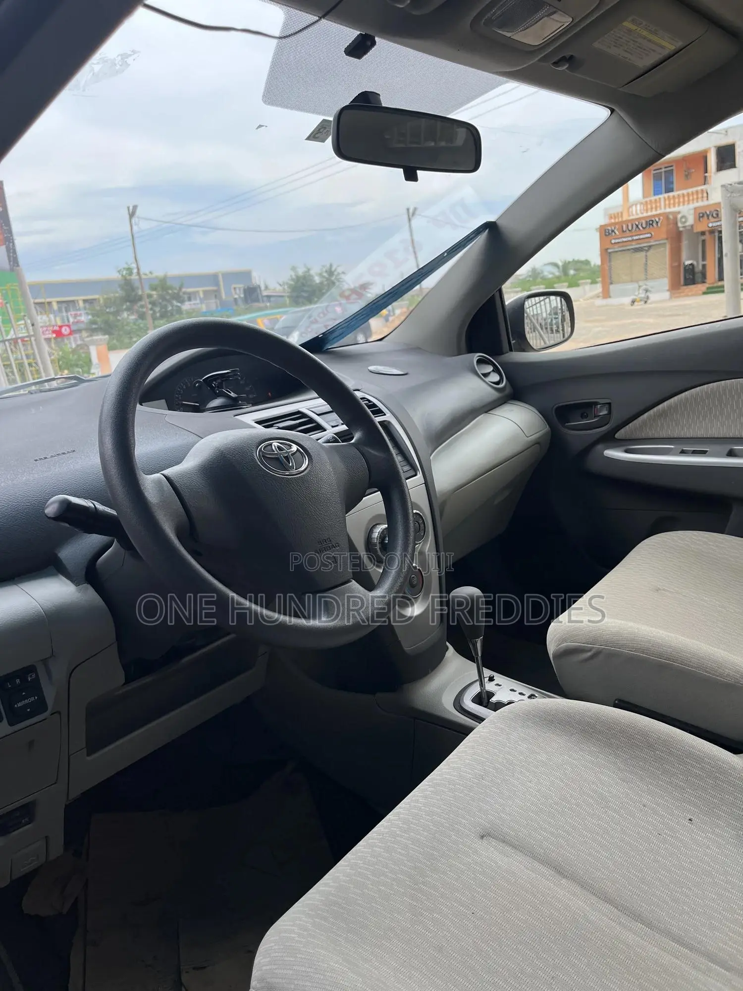 Toyota Belta 2010 Silver