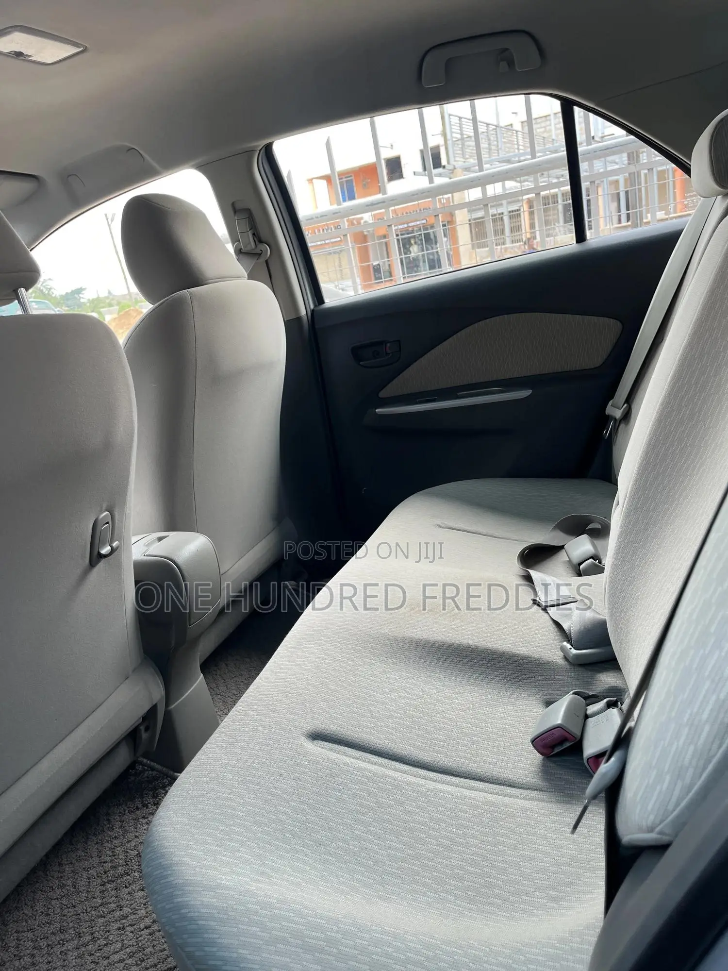 Toyota Belta 2010 Silver