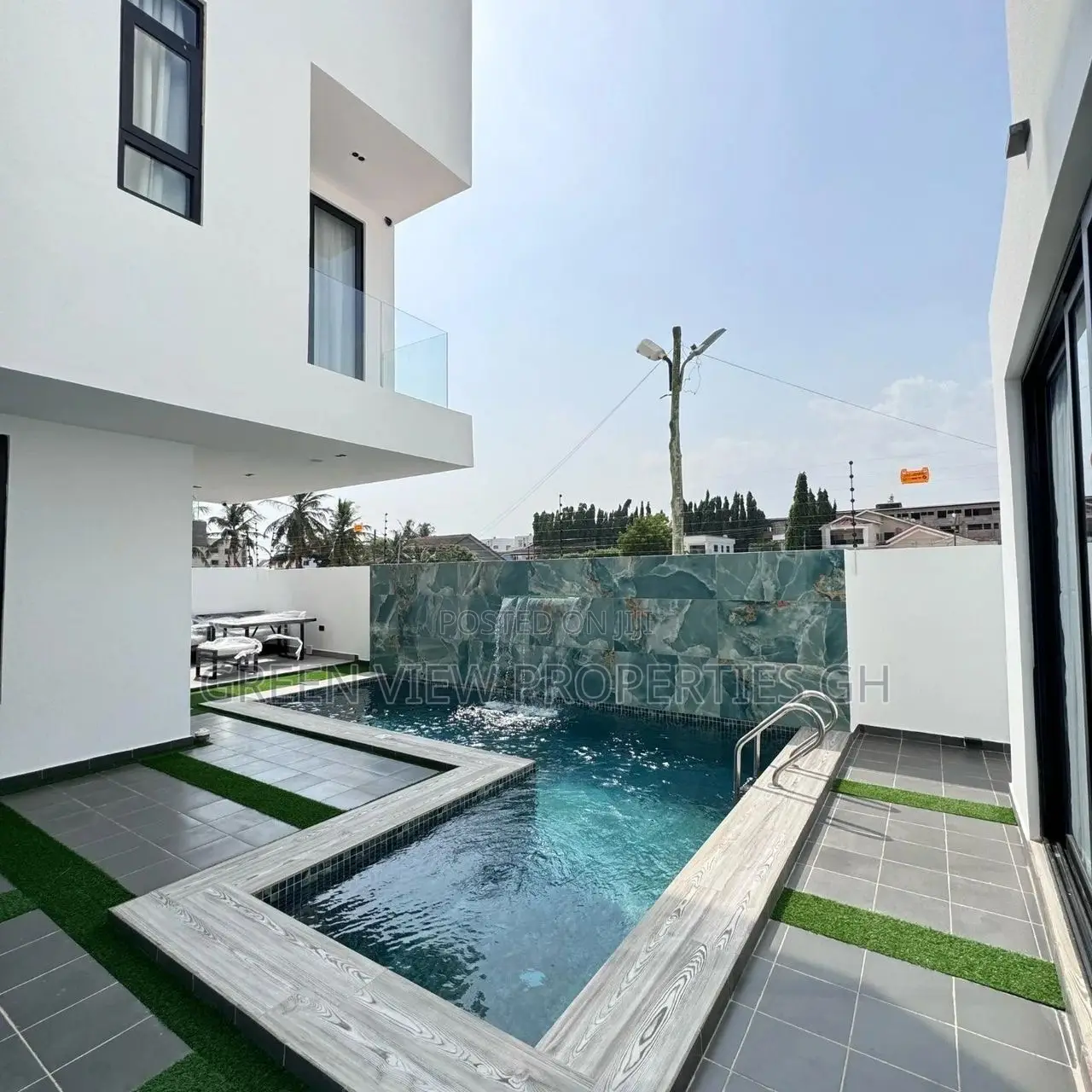 Furnished 5bdrm Duplex in East Legon for sale