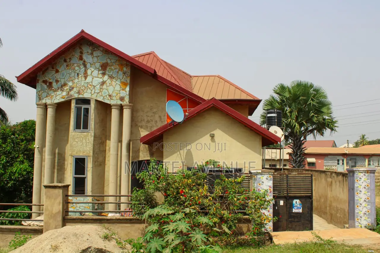 4bdrm House in Penkwase, Sunyani Municipal for sale
