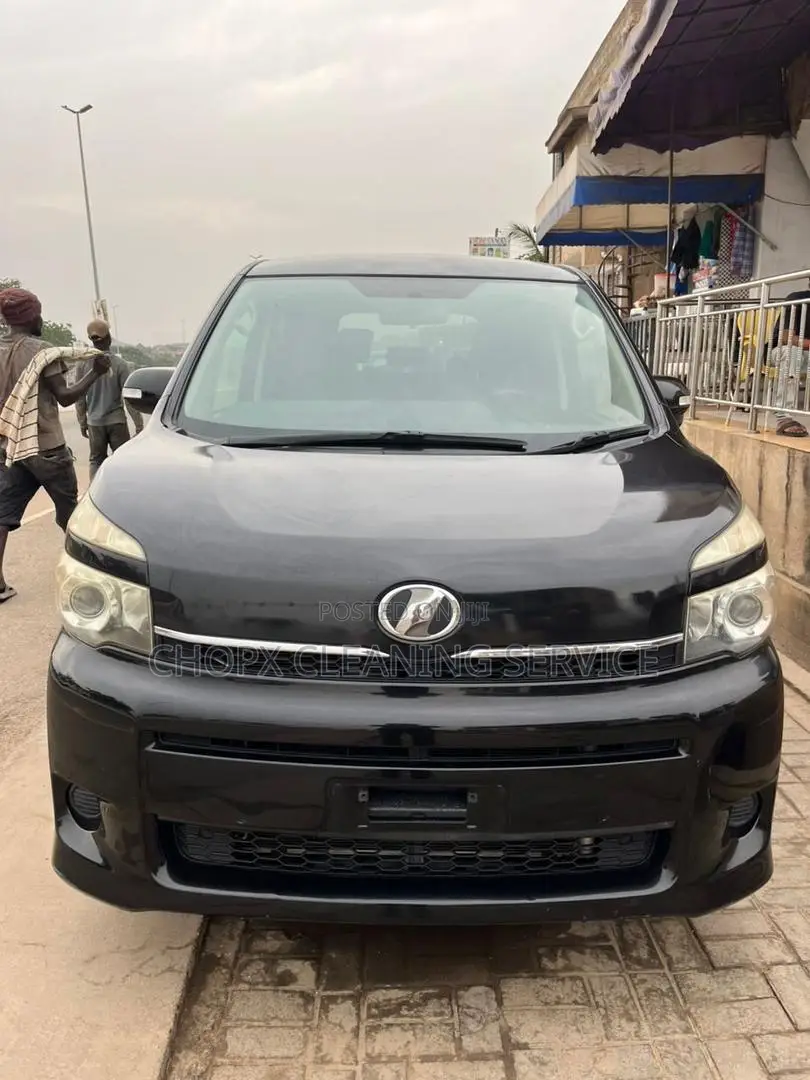 Toyota Voxy 2010 Black