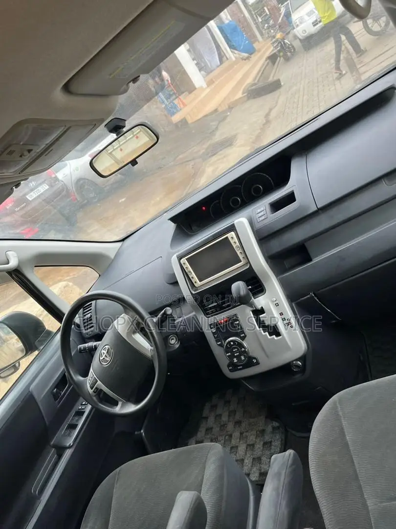 Toyota Voxy 2010 Black