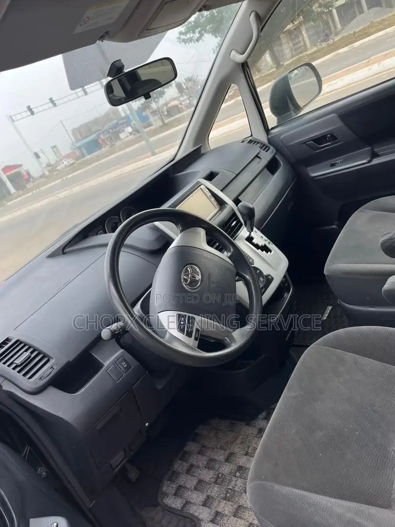 Toyota Voxy 2010 Black
