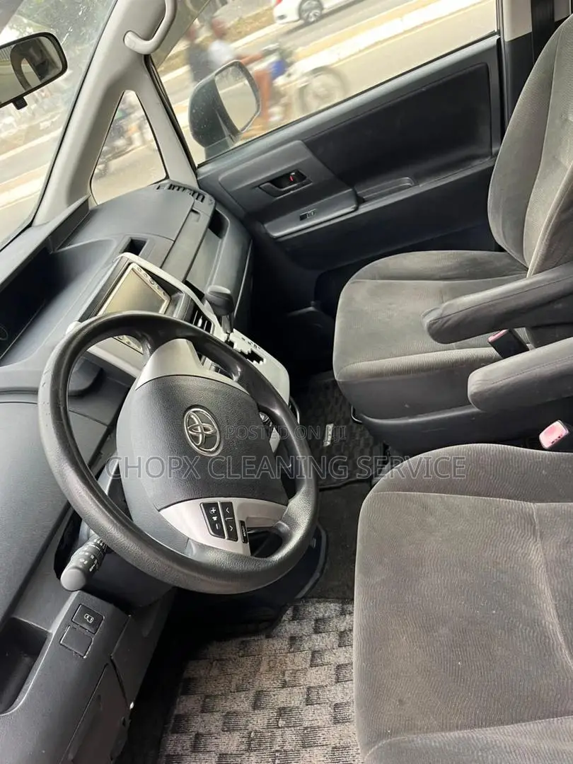 Toyota Voxy 2010 Black