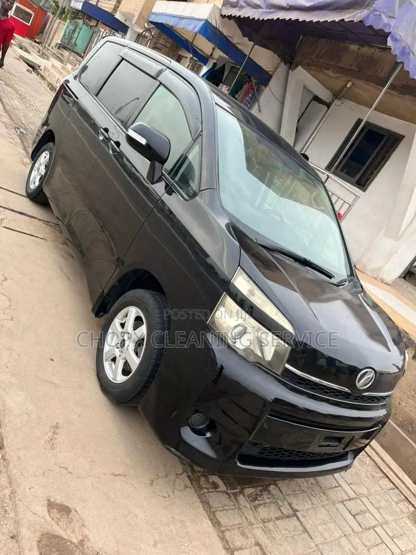 Toyota Voxy 2010 Black