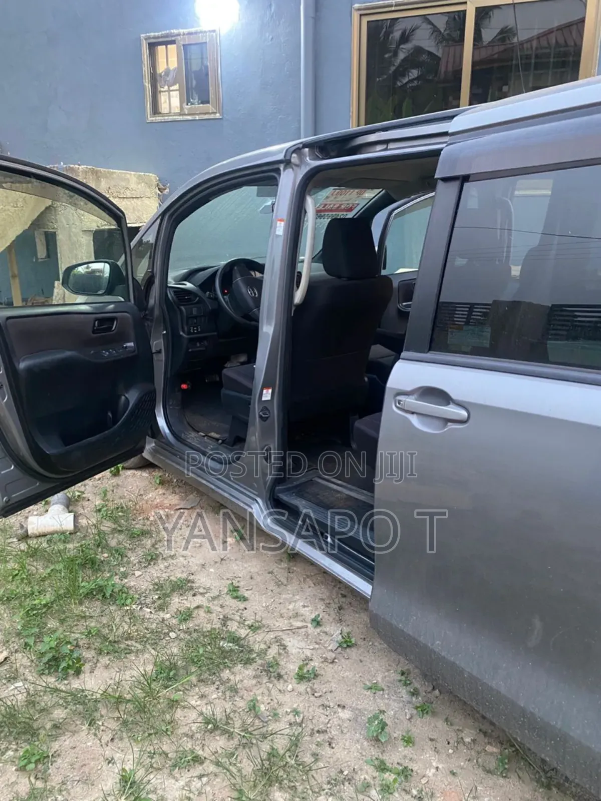 Toyota Voxy 2014 Grey