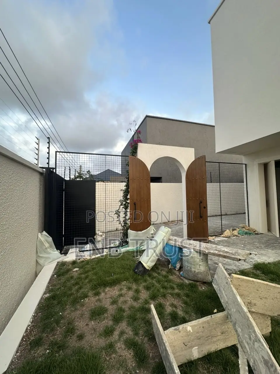 4bdrm Duplex in Tse Addo, Estates for sale