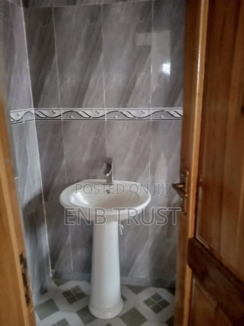 5bdrm Duplex in Oyarifa, Pentecost for rent