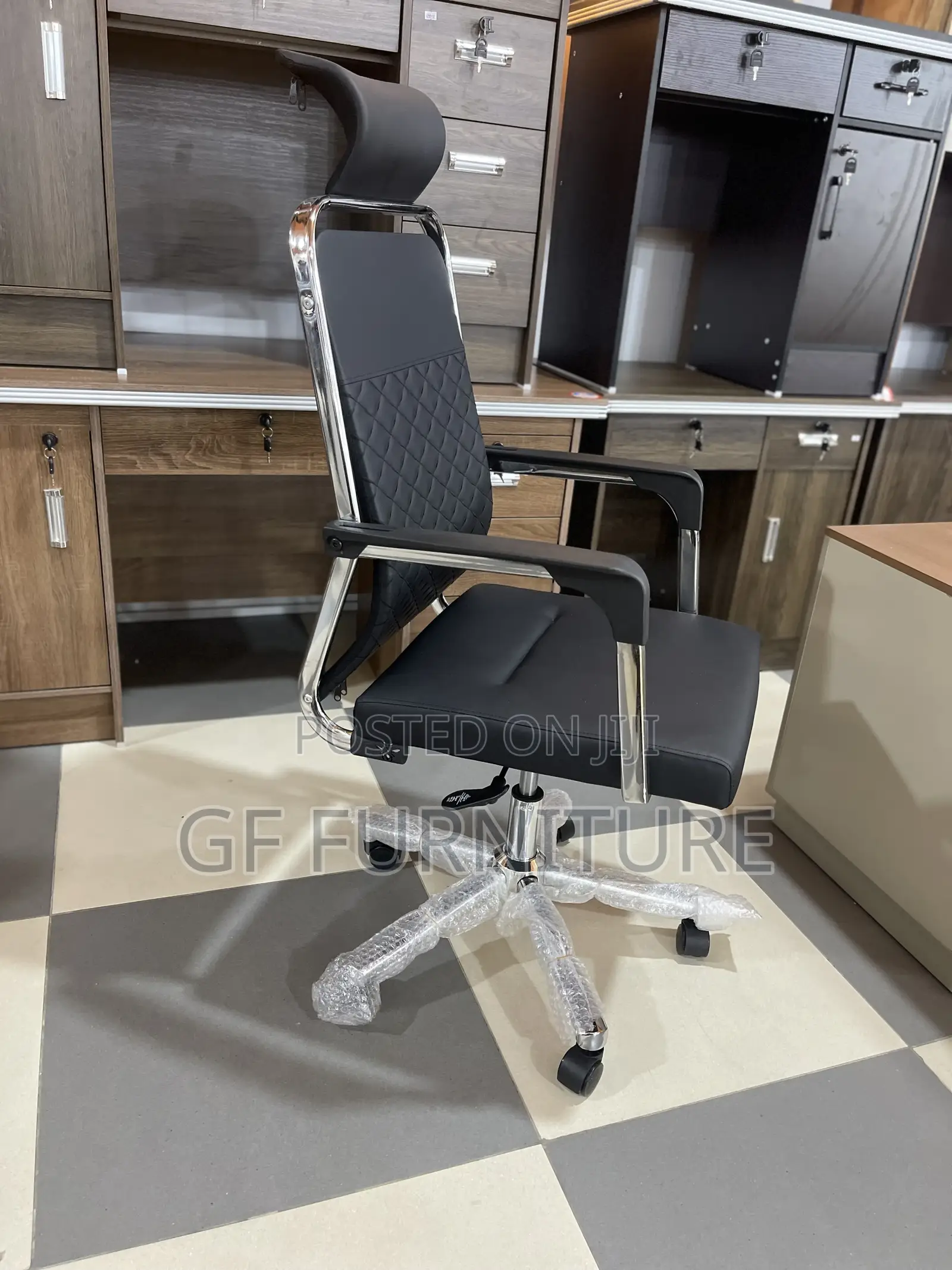 High-Back Leather Office Chair With Headrest