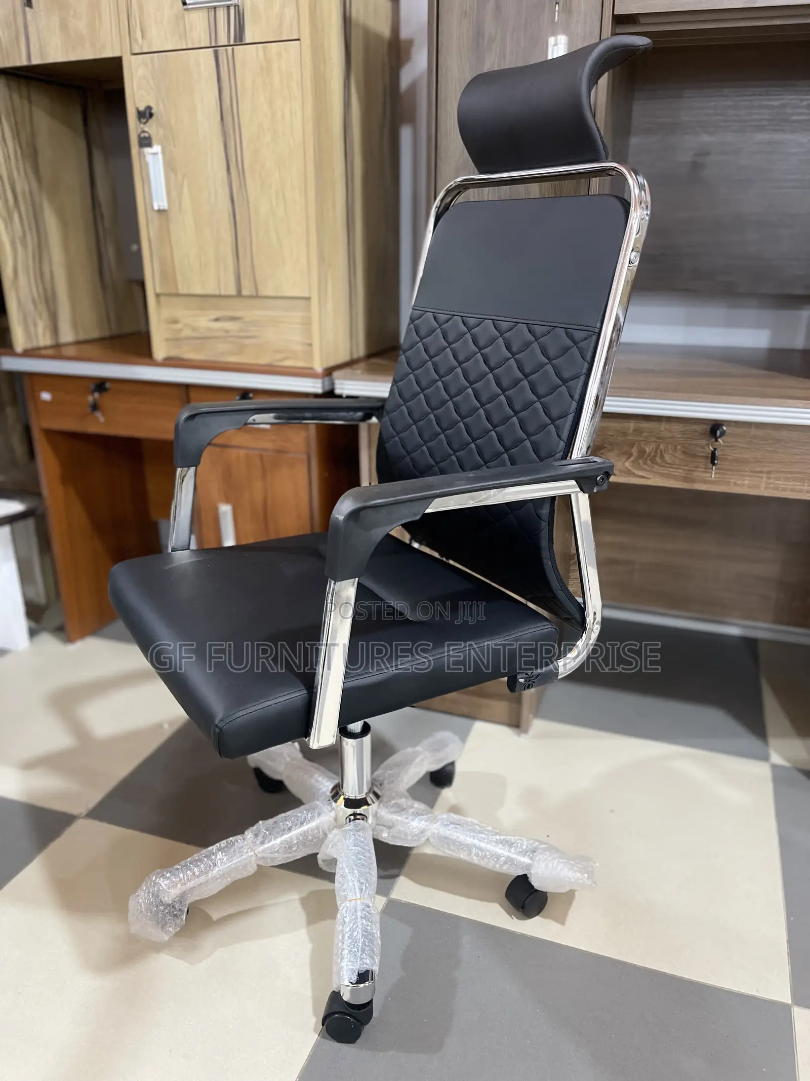 High-Back Leather Office Chair With Headrest