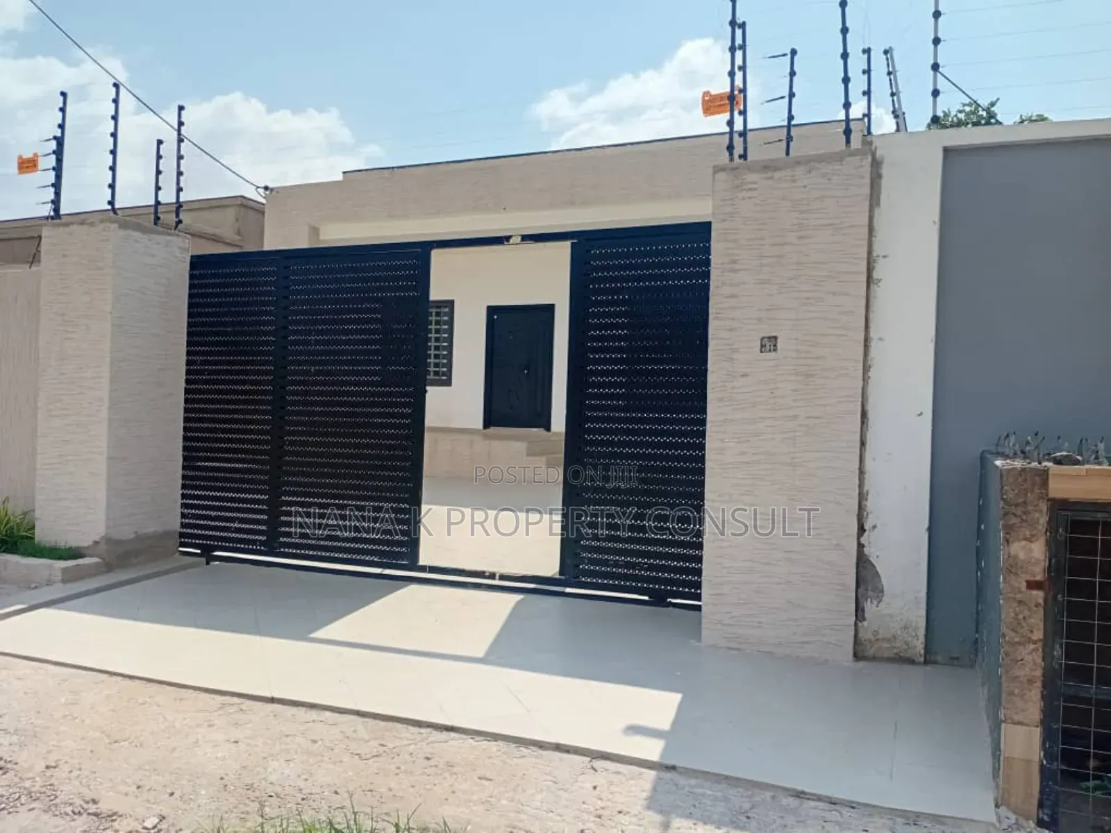 3bdrm House in Pokuase Odumasi for sale