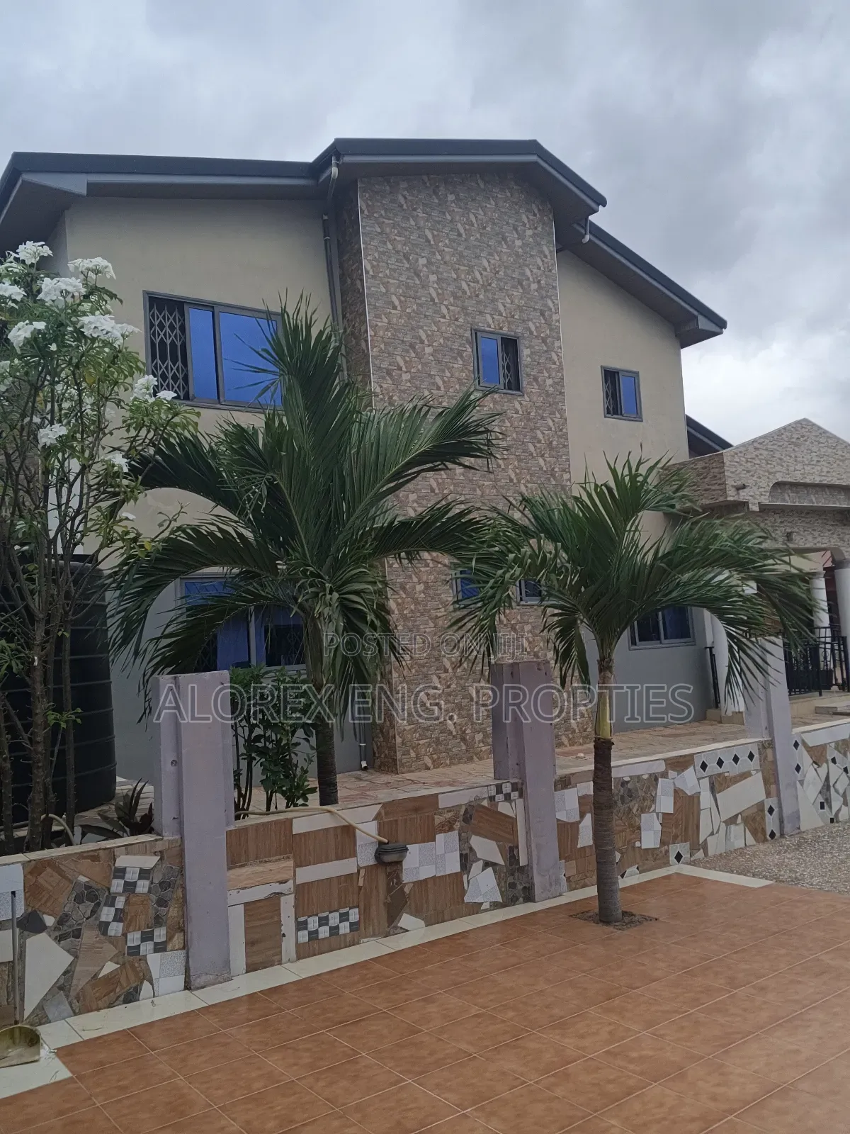 5bdrm Duplex in Gated Community, Oyarifa for rent