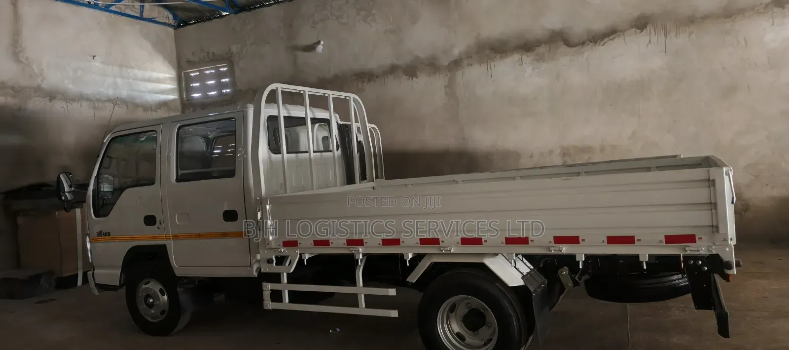 New Isuzu Elf Truck 2025 White