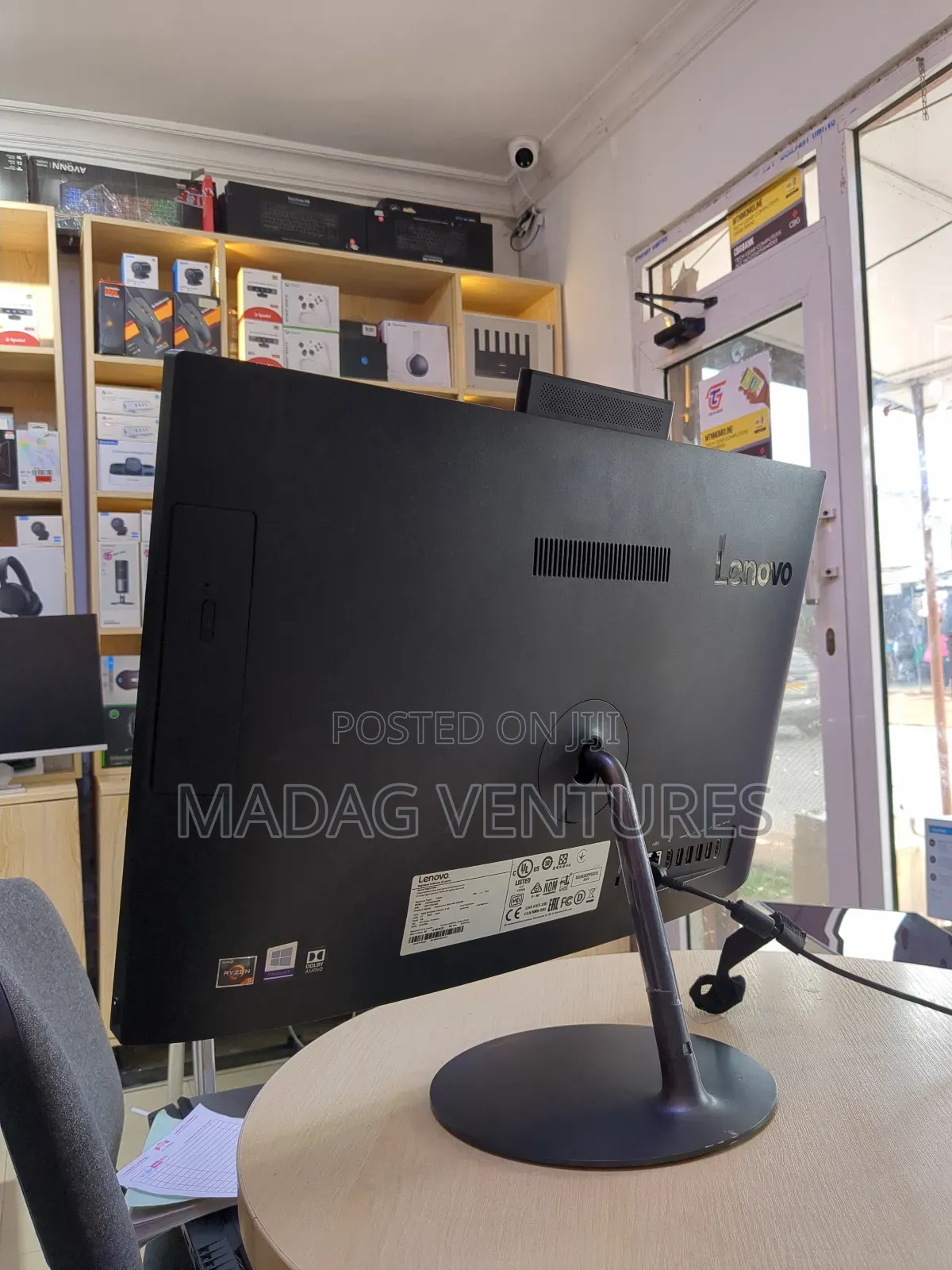 Desktop Computer Lenovo Ideacentre AIO 520 8GB AMD Ryzen 5 HDD+SSD 1T