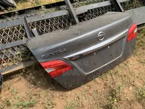 Nissan Sentra Tailgate Boot