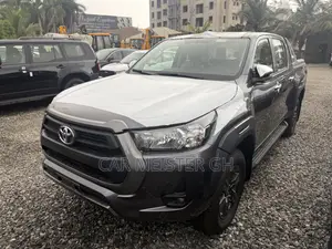 New Toyota Hilux 2025 Silver